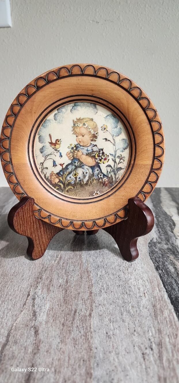 Hummel Wood Plate